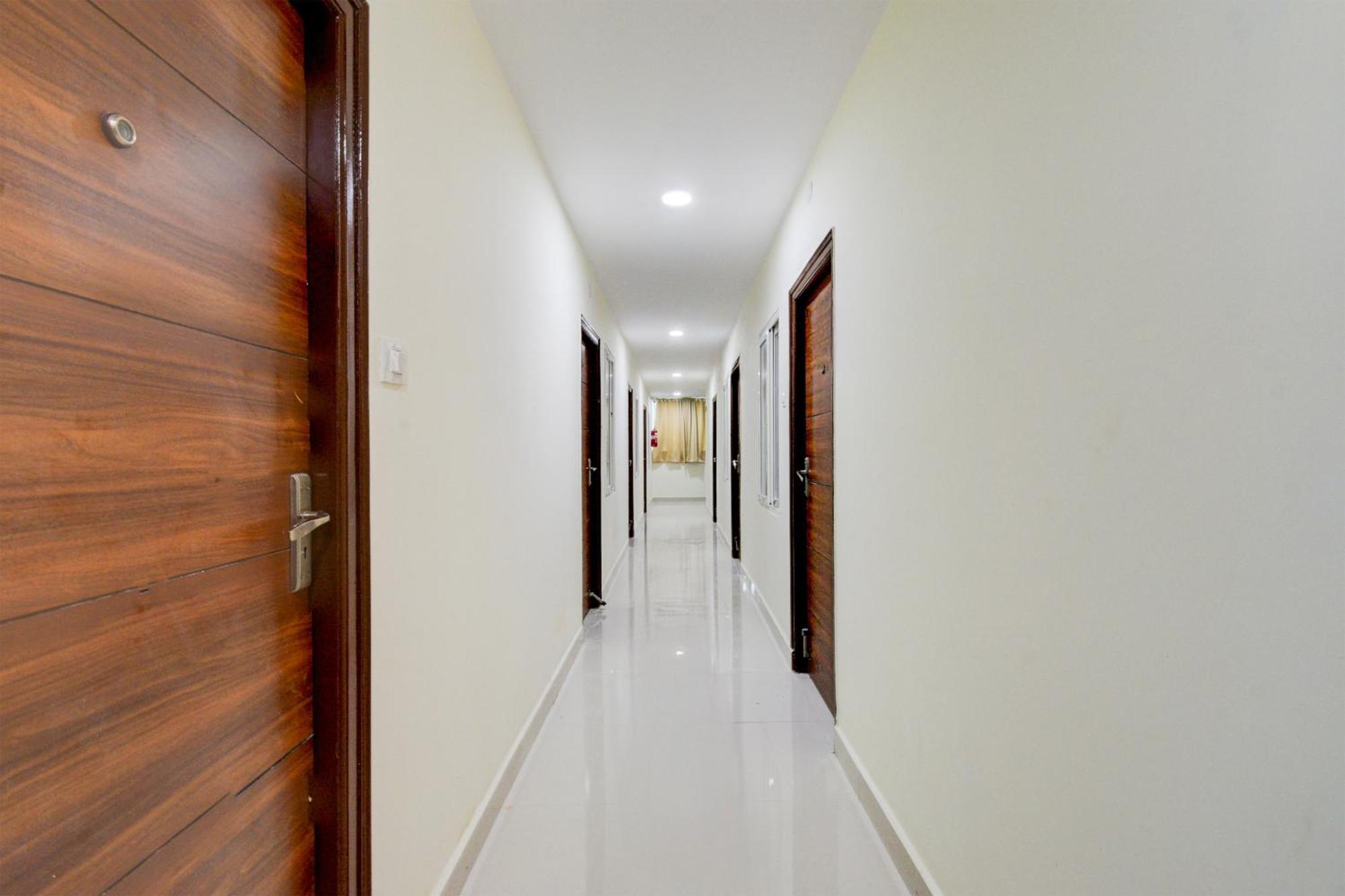 Super Townhouse Kukatpally North Formerly Munagala Arcade Haïdarabad Extérieur photo