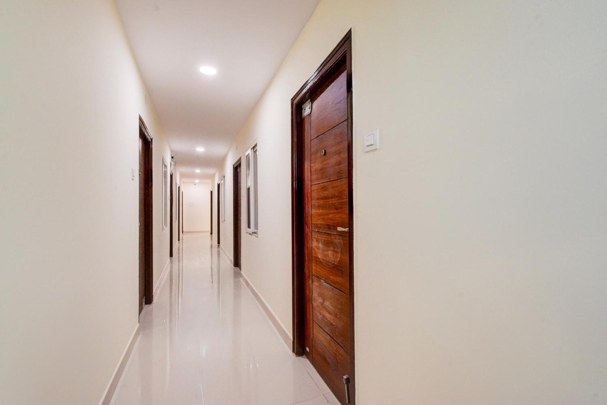 Super Townhouse Kukatpally North Formerly Munagala Arcade Haïdarabad Extérieur photo