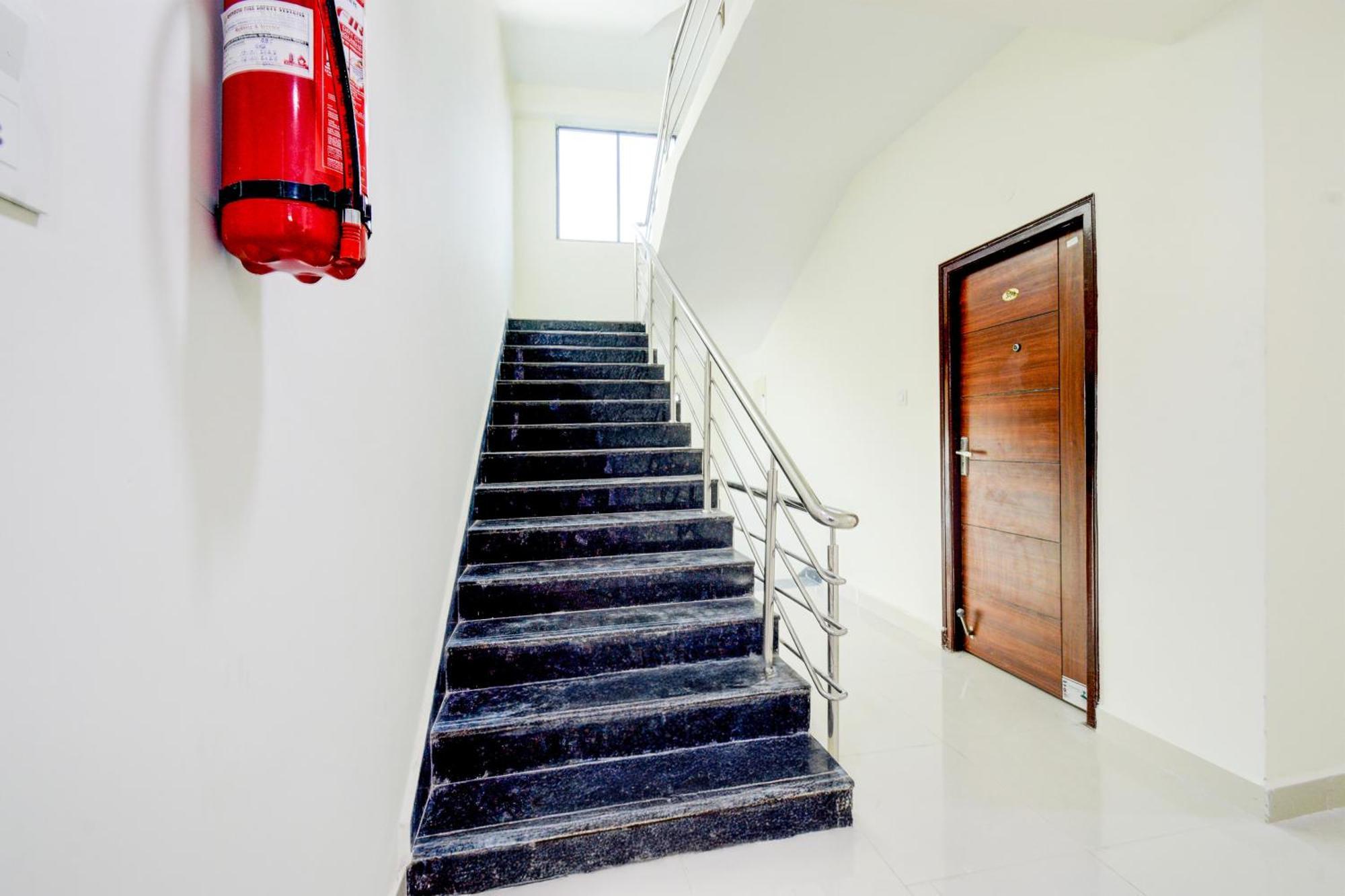Super Townhouse Kukatpally North Formerly Munagala Arcade Haïdarabad Extérieur photo